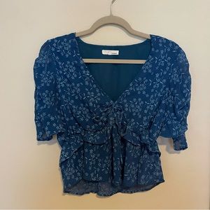 UNE & HUDSON Boho Embroidered V-Neck Ruffle Tiered Ruched Sleeve